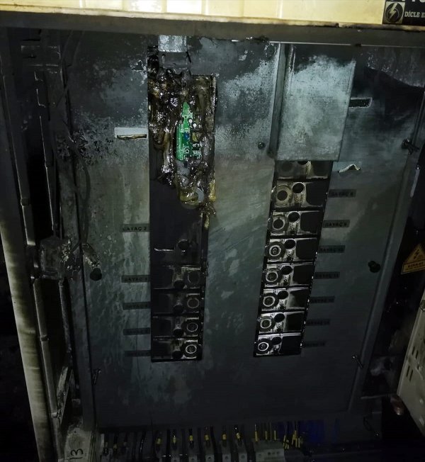 a Kaçak elektrik kullananlar yine panolara saldırdı