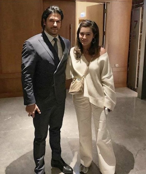 Burak Özçivit kadın hayranlarının ilgi odağı haline geldi