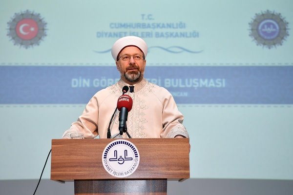 a Diyanet İşleri Başkanı Erbaş'tan sigara açıklaması