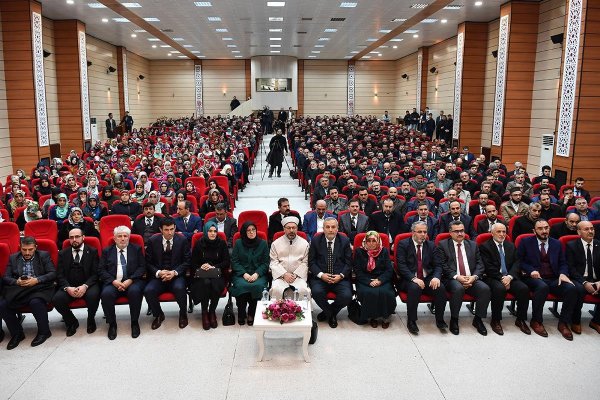 a Diyanet İşleri Başkanı Erbaş'tan sigara açıklaması
