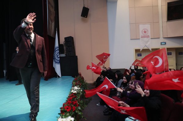 Bakan Kasapoğlu'ndan gençlerle demokrasi buluşması