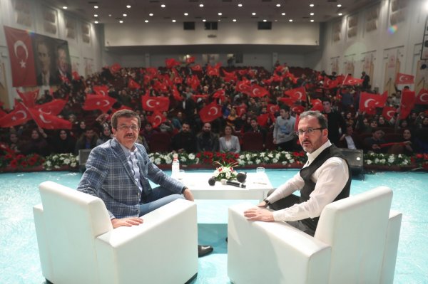 Bakan Kasapoğlu'ndan gençlerle demokrasi buluşması