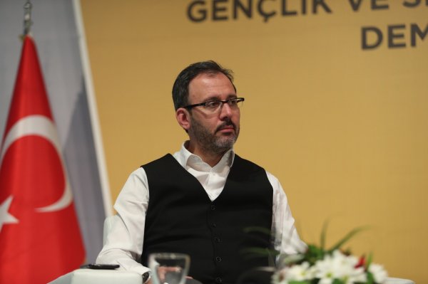 Bakan Kasapoğlu'ndan gençlerle demokrasi buluşması
