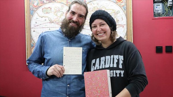 a, Ceplerinde para olmadan 7 ülkeyi gezdiler