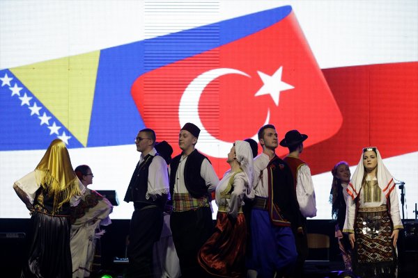 a Bosna Hersek'te Kardeşlik Gecesi