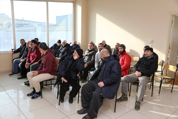 a Sokakta kalan evsizler sıcak yuvaya alındı