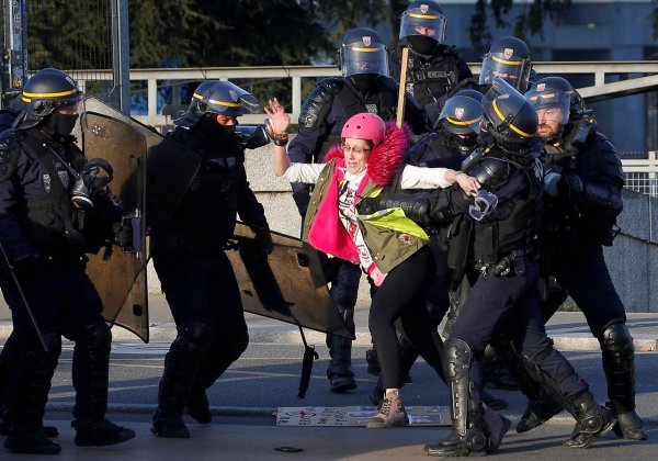 Macron: Asıl utanması gereken benim