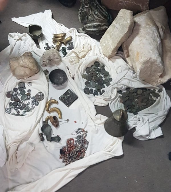 a İstanbul'da tarihi eser operasyonu