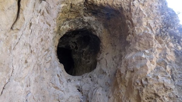 Gümüşhane'de Dağ Manastırı adlı tarihi mağara bulundu