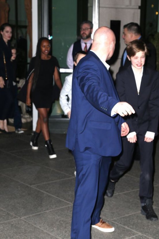 Angelina Jolie 6 çocuğunu yanında getirdi