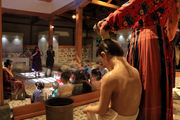 a Tarihi çamaşırhanede unutulan kültür yaşatılıyor