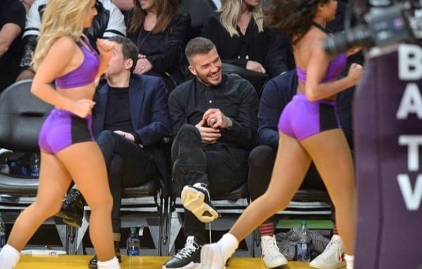 David Beckham, gözünü amigo kızlardan alamadı