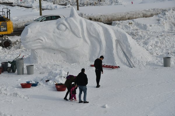 Kardan figürler ve maketlere yoğun ilgi