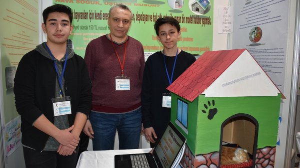 a Sokak hayvanları için ısıtmalı kulübe yaptılar