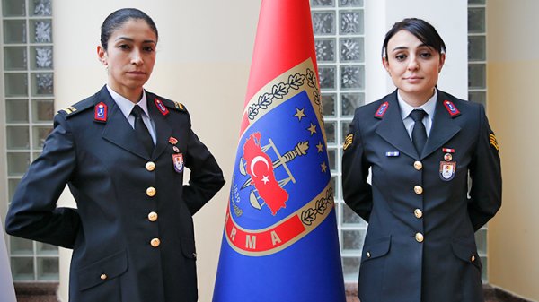 Kadın komutanlar vatan nöbetinde