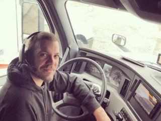 Tolga Karel yine baba oluyor