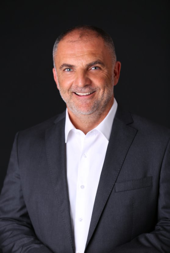 Hakan Yel ile 9. romanı “Bir Daha” ve ilginç yaşamını konuştuk Hakan Yel ile 9. romanı “Bir Daha” ve ilginç yaşamını konuştuk