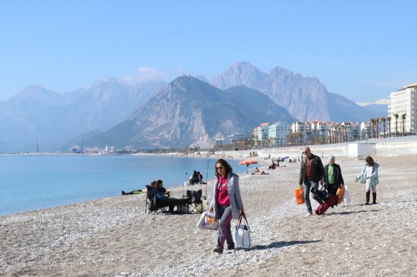 a Antalya'da mart ayında deniz keyfi