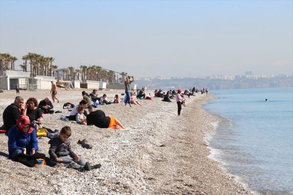 a Antalya'da mart ayında deniz keyfi