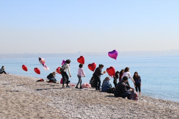 a Antalya'da mart ayında deniz keyfi