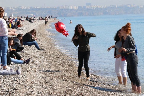a Antalya'da mart ayında deniz keyfi