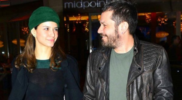 Beren Saat yüzüğünü çıkardı