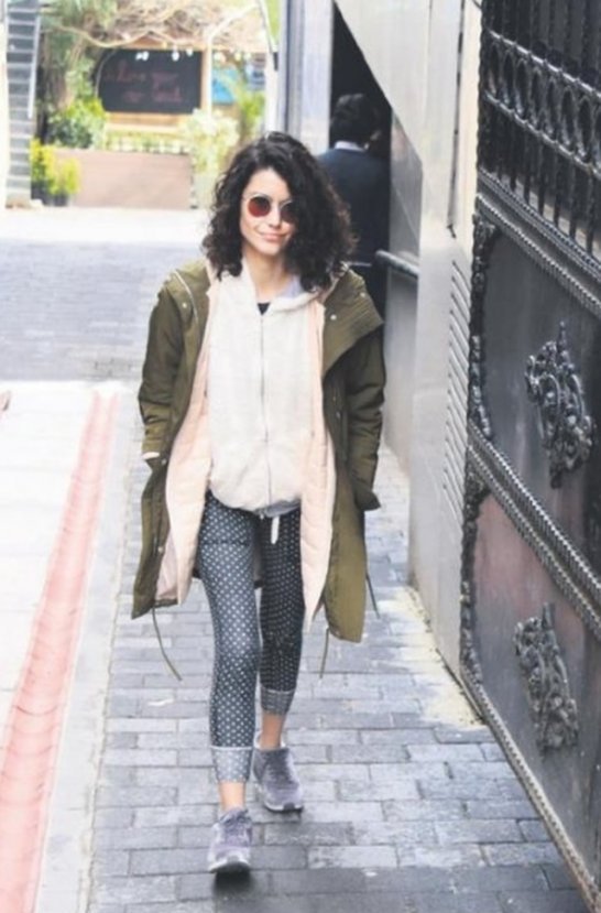 Beren Saat yüzüğünü çıkardı