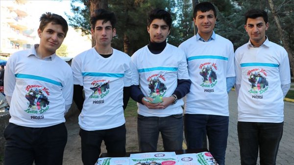 a Diyarbakır'da öğrencilerden pazarda 'iyilik' seferberliği