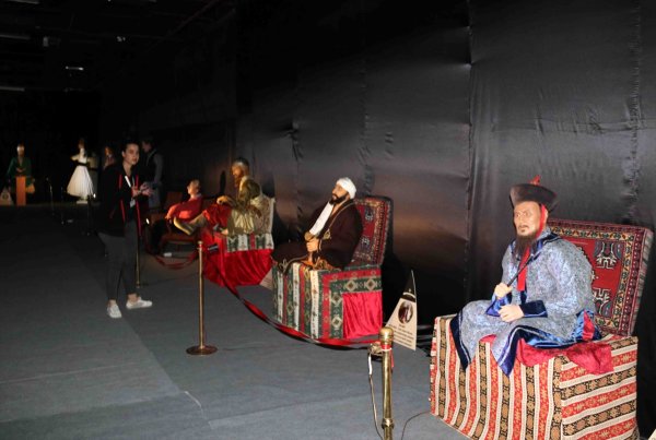 Balmumu heykeller Diyarbakır'da sergileniyor