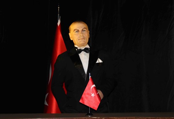 Balmumu heykeller Diyarbakır'da sergileniyor