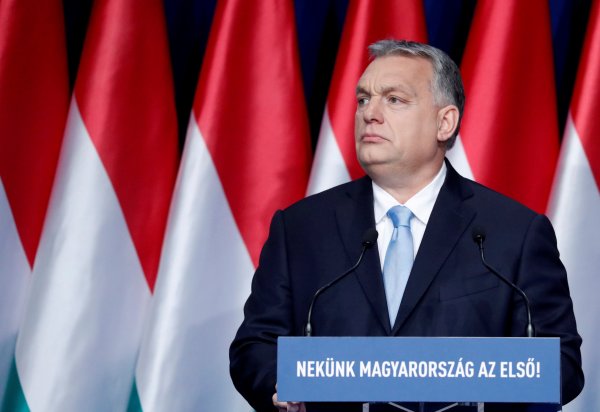 r Macaristan Başbakanı'nın 'mutlu aile' kampanyası