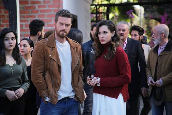 Hande Doğandemir eski aşkına döndü