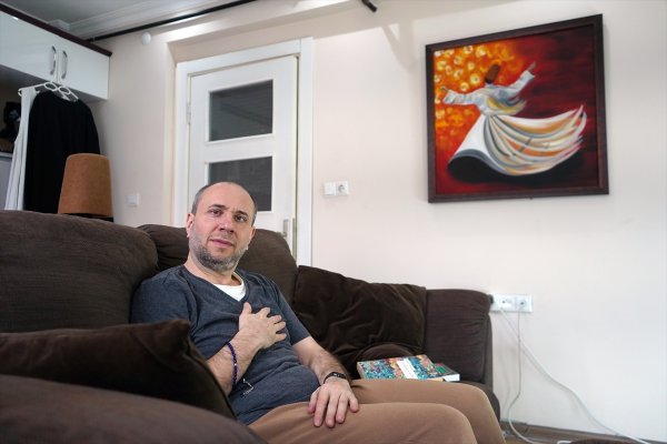 a İstanbul'a semazenlik yapmaya gelen İngiliz