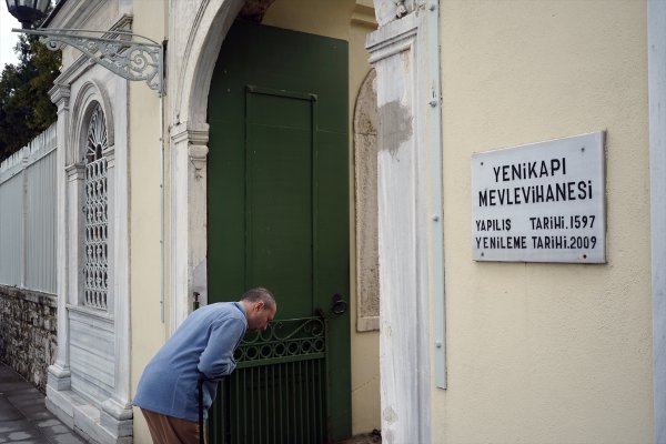 a İstanbul'a semazenlik yapmaya gelen İngiliz