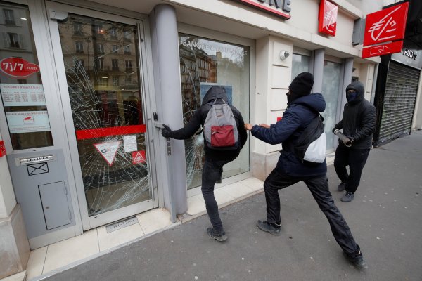 r Fransa yine savaş alanına döndü