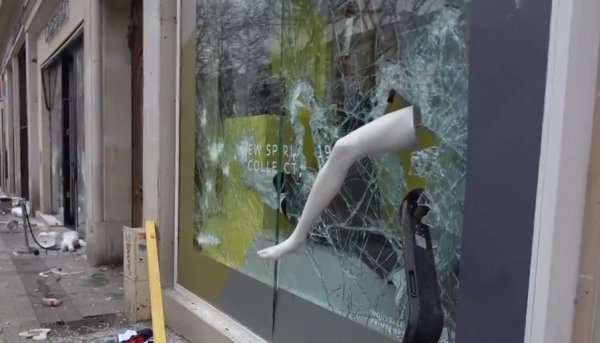 Fransa yine savaş alanına döndü