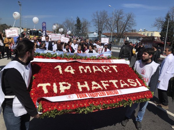 Türk Tabipleri Birliği seçim yürüyüşü yaptı