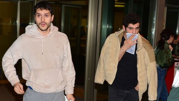 Burak Deniz'in dudağını köpek ısırdı