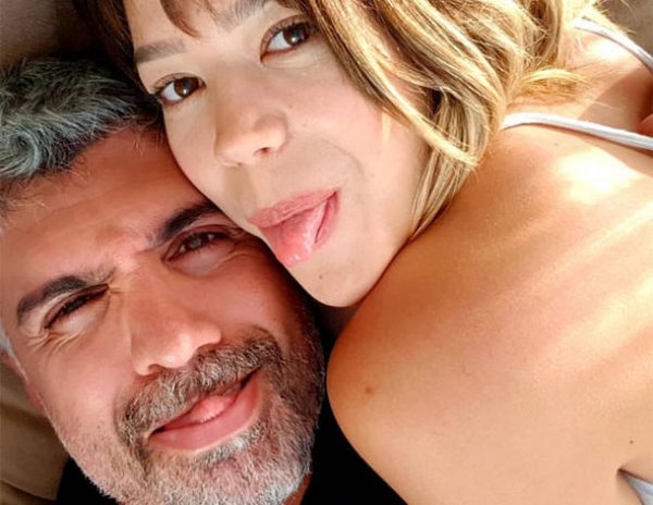 Özcan Deniz, eşiyle fotoğrafını paylaştı