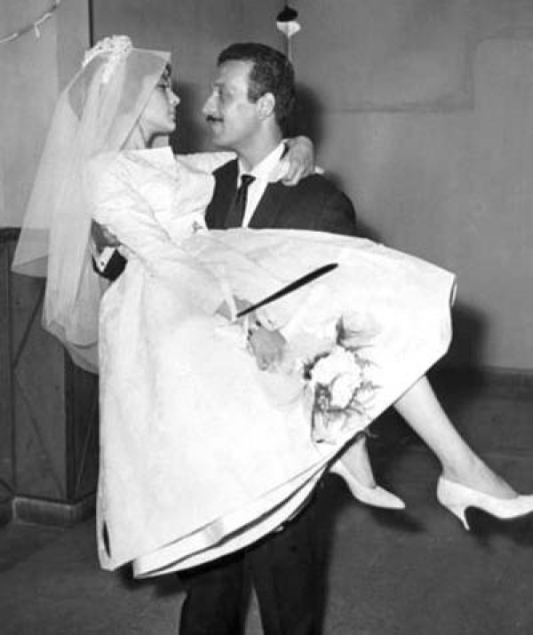 Sadri Alışık kimdir? Biyografisi Sadri Alışık kimdir? Biyografisi