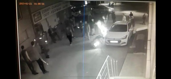 Tekme tokat muhtarlık kavgası kamerada