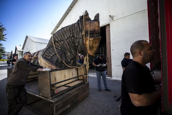 Troya iki tırla Rusya yoluna çıktı