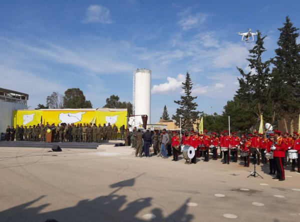 YPG'nin saksafonlu bando takımı