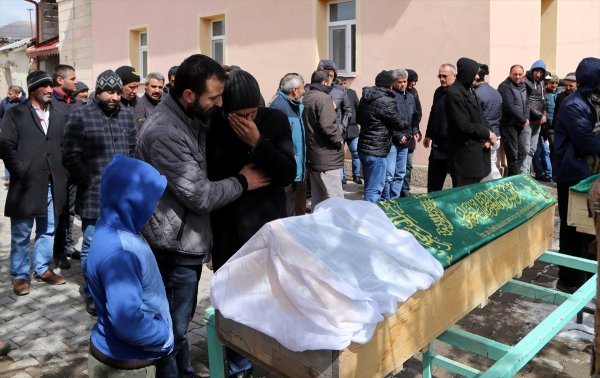 a Boğulan kuzenler gözyaşları içerisinde defnedildi