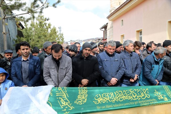 a Boğulan kuzenler gözyaşları içerisinde defnedildi