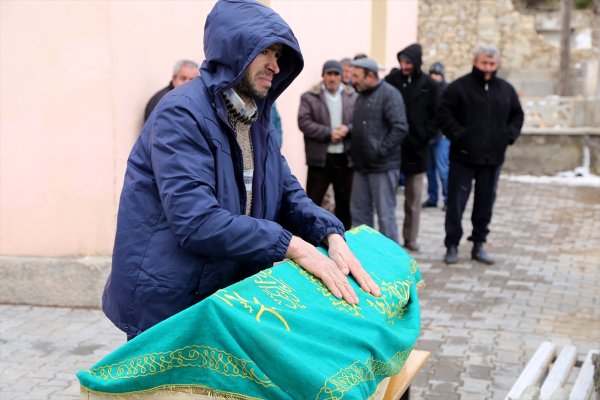 a Boğulan kuzenler gözyaşları içerisinde defnedildi
