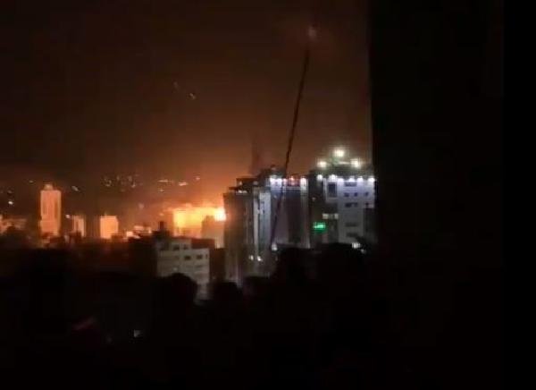 İsrail Gazze'yi bombalıyor