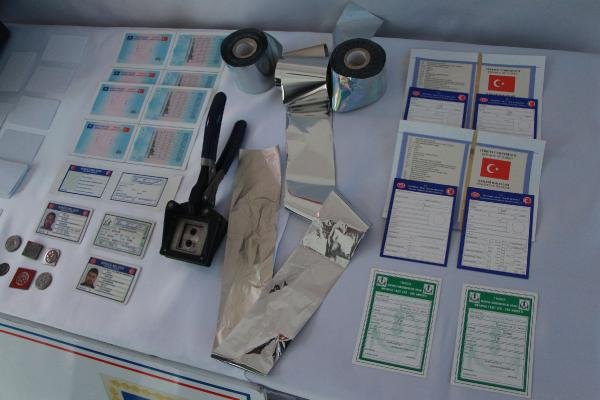 Jandarma, kalpazanları paravan şirkette yakaladı