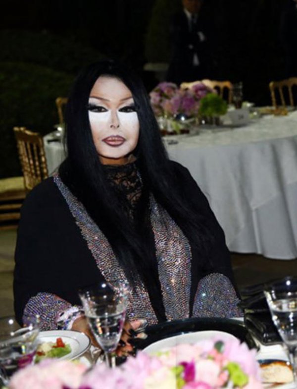 Bülent Ersoy seyirciyi dövdü