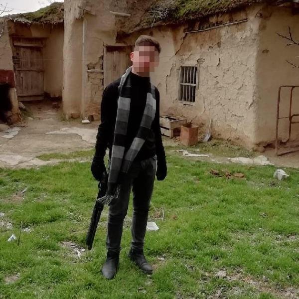 d Okul önünde bıçaklanan genç kurtarılamadı